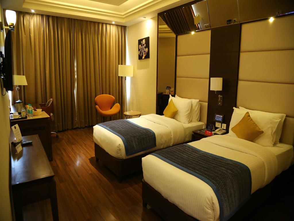 Oyo Premium Panchkula Sector 5 Hotel Szoba fotó