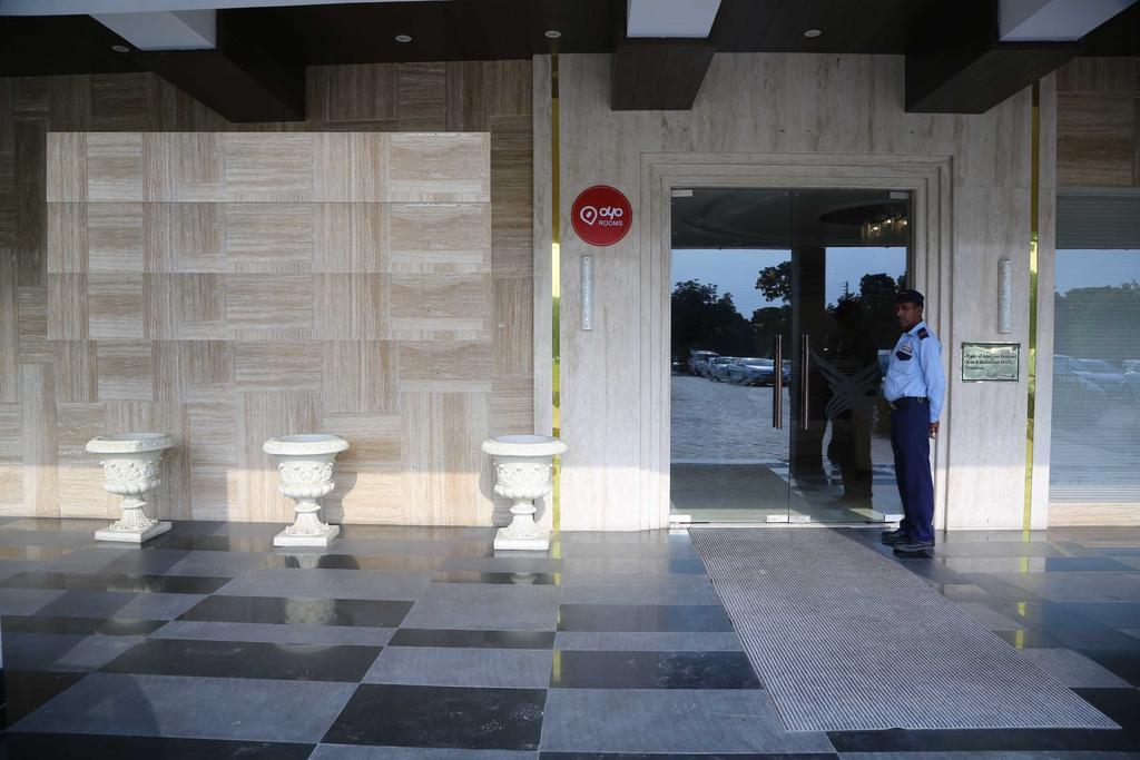 Oyo Premium Panchkula Sector 5 Hotel Kültér fotó