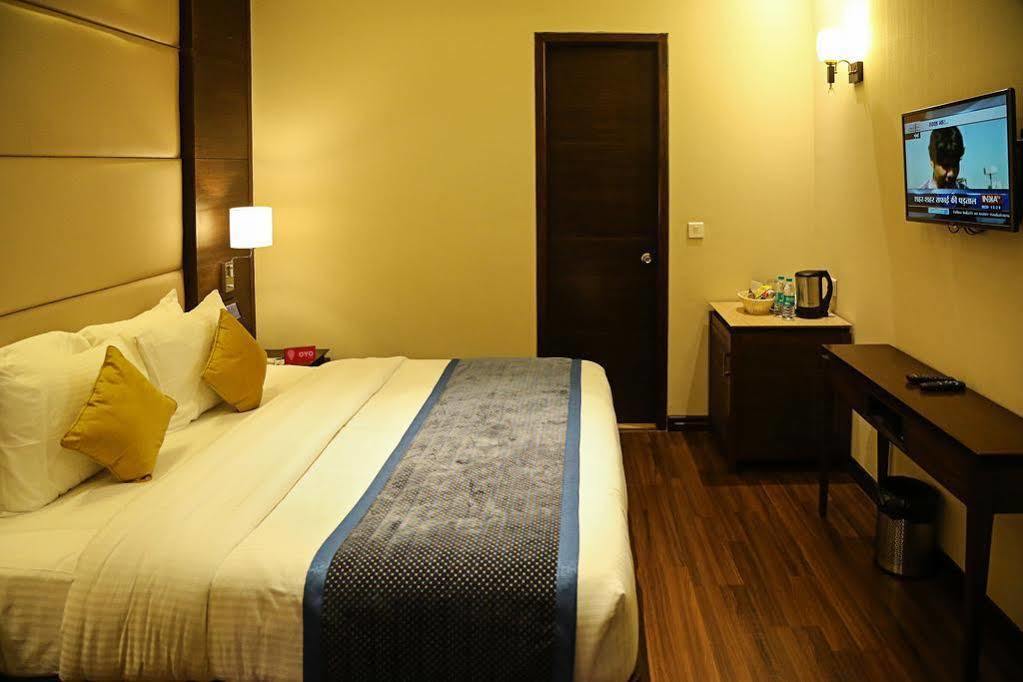 Oyo Premium Panchkula Sector 5 Hotel Kültér fotó